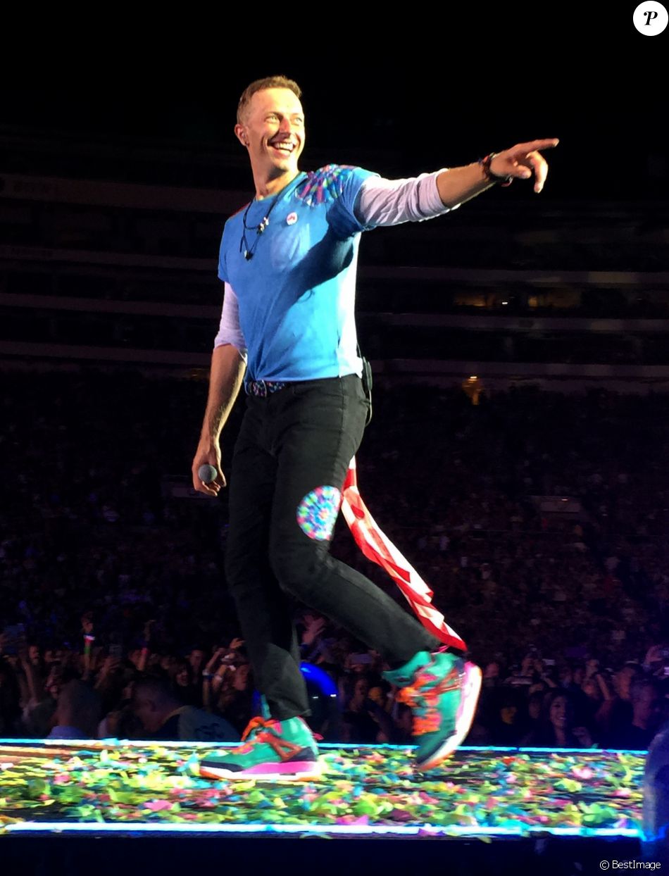 Chris Martin en concert avec Coldplay au Rose Bowl à Pasadena le 20