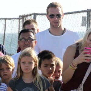 Exclusif - Chris Martin et ses enfants Apple et Moses se promènent à "Santa Monica Pier" à Santa Monica, le 27 juin 2014