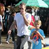 Exclusif - Chris Martin et ses enfants Apple et Moses se promènent à "Santa Monica Pier" à Santa Monica, le 27 juin 2014
