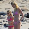 Exclusif - Gwyneth Paltrow passe ses vacances de Noel en famille a Hawaii. Pour le Nouvel An, la petite famille a profite de la plage, du paddle ou du farniente le 1er janvier 2014.