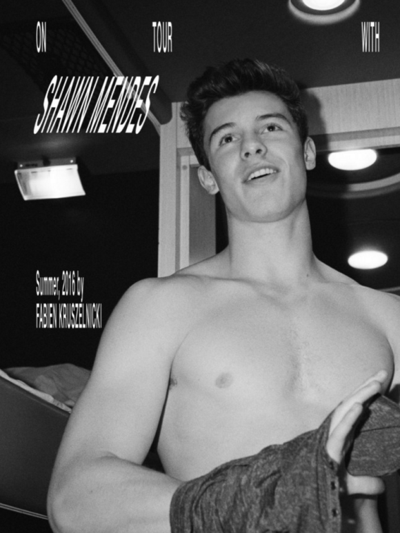 Shawn Mendes pose torse-nu pour le magazine Hero, au mois d'octobre 2016