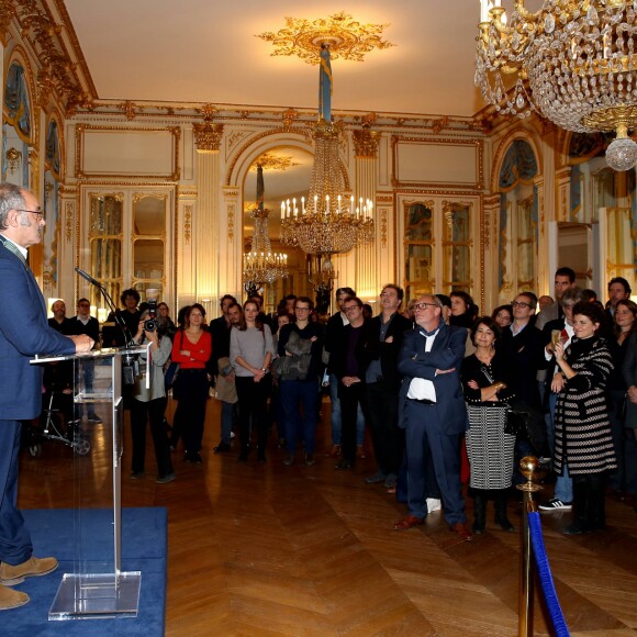 Louis Chedid - Audrey Azoulay a fait commandeur de l'Ordre des Arts et des Lettres Louis Chedid dans le salon du ministère de la Culture à Paris, le 25 Octobre 2016. © Dominique Jacovides/Bestimage