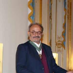 Audrey Azoulay et Louis Chedid - Audrey Azoulay a fait commandeur de l'Ordre des Arts et des Lettres Louis Chedid dans le salon du ministère de la Culture à Paris, le 25 Octobre 2016. © Dominique Jacovides/Bestimage