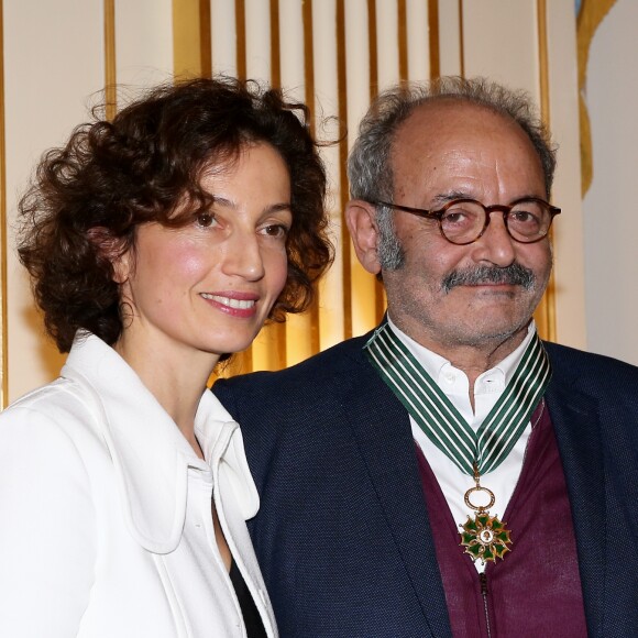 Audrey Azoulay et Louis Chedid - Audrey Azoulay a fait commandeur de l'Ordre des Arts et des Lettres Louis Chedid dans le salon du ministère de la Culture à Paris, le 25 Octobre 2016. © Dominique Jacovides/Bestimage