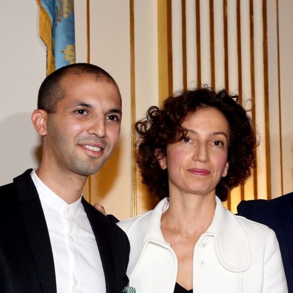 Issam Krimi, Audrey Azoulay, Louis Chedid - Audrey Azoulay a fait commandeur de l'Ordre des Arts et des Lettres Louis Chedid dans le salon du ministère de la Culture à Paris, le 25 Octobre 2016. © Dominique Jacovides/Bestimage