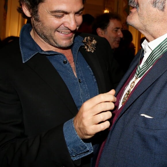 M (Matthieu Chedid) et son père Louis Chedid - Audrey Azoulay a fait commandeur de l'Ordre des Arts et des Lettres Louis Chedid dans le salon du ministère de la Culture à Paris, le 25 Octobre 2016. © Dominique Jacovides/Bestimage