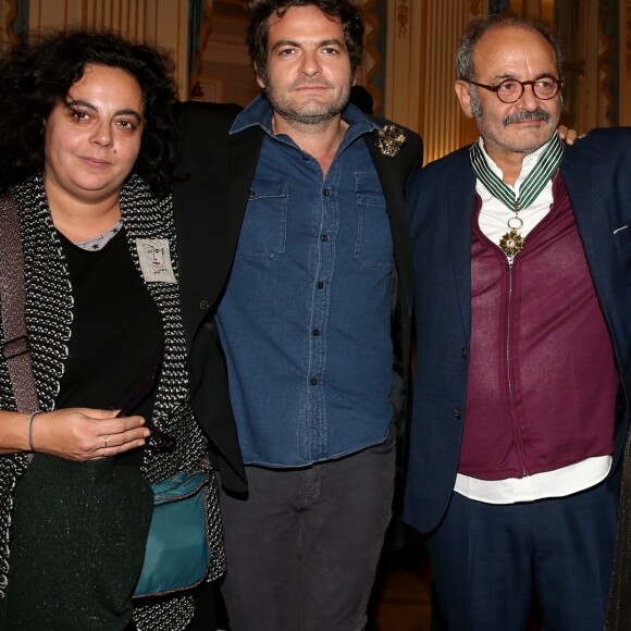 Emilie Chedid,  M (Matthieu Chedid), Louis Chedid et Anna Chedid - Audrey Azoulay a fait commandeur de l'Ordre des Arts et des Lettres Louis Chedid dans le salon du ministère de la Culture à Paris, le 25 Octobre 2016. © Dominique Jacovides/Bestimage