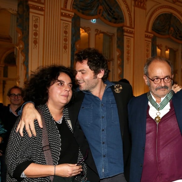 Emilie Chedid,  M (Matthieu Chedid), Louis Chedid et Anna Chedid - Audrey Azoulay a fait commandeur de l'Ordre des Arts et des Lettres Louis Chedid dans le salon du ministère de la Culture à Paris, le 25 Octobre 2016. © Dominique Jacovides/Bestimage