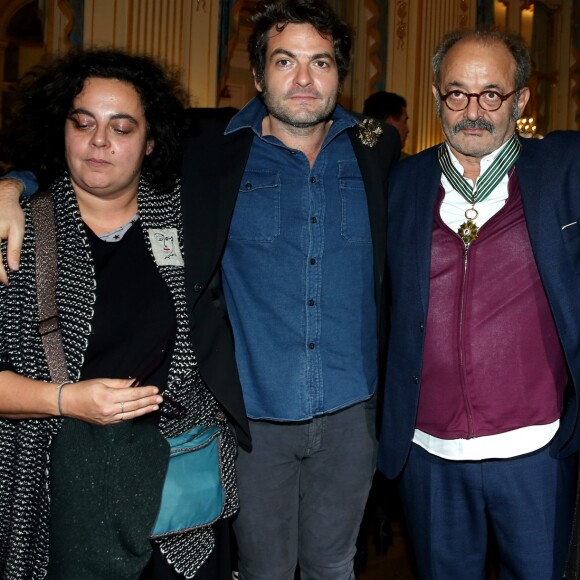 Emilie Chedid,  M (Matthieu Chedid), Louis Chedid et Anna Chedid - Audrey Azoulay a fait commandeur de l'Ordre des Arts et des Lettres Louis Chedid dans le salon du ministère de la Culture à Paris, le 25 Octobre 2016. © Dominique Jacovides/Bestimage