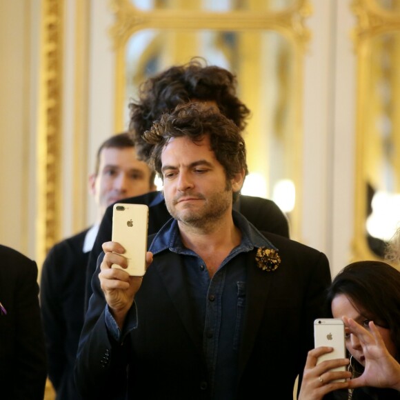 Le chanteur M (Matthieu Chedid) - Audrey Azoulay a fait commandeur de l'Ordre des Arts et des Lettres Louis Chedid dans le salon du ministère de la Culture à Paris, le 25 Octobre 2016. © Dominique Jacovides/Bestimage