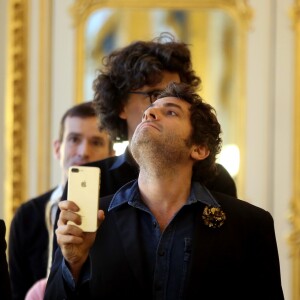 Le chanteur M (Matthieu Chedid) - Audrey Azoulay a fait commandeur de l'Ordre des Arts et des Lettres Louis Chedid dans le salon du ministère de la Culture à Paris, le 25 Octobre 2016. © Dominique Jacovides/Bestimage