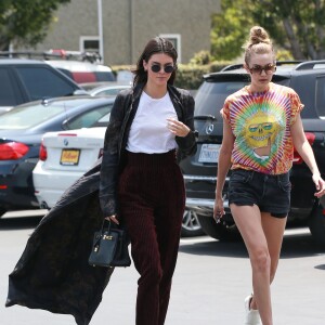 Les amies Kendall Jenner et Gigi Hadid font du shopping chez Fred Segal à West Hollywood, le 1er juin 2016
