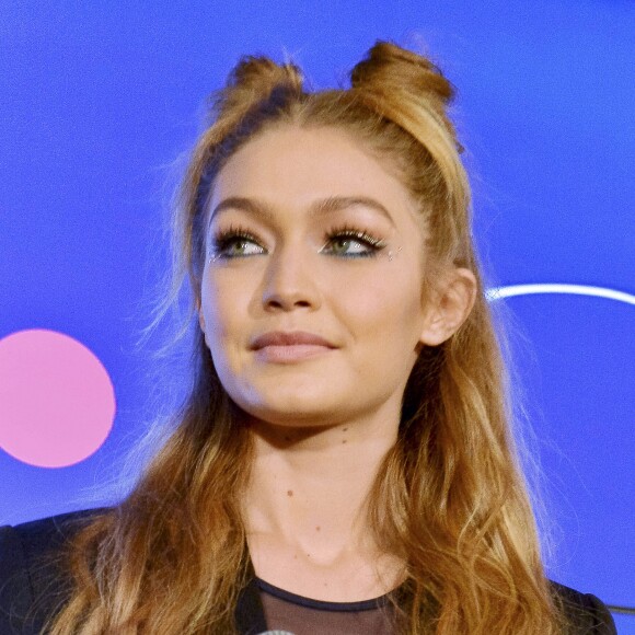 Gigi Hadid lance sa ligne "Tommy x Gigi collection" à Tokyo le 12 octobre 2016. C'est une collection de Gigi Hadid développée avec Tommy Hilfiger. © Future-Image via ZUMA Press / Bestimage