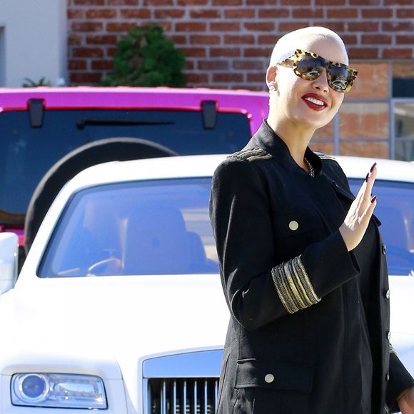 Amber Rose reçoit une magnifique Rolls-Royce pour son anniversaire à Beverly Hills, le 25 octobre 2016