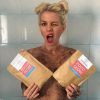 Jessica des "Marseillais" topless pour la promition d'un produit de gommage