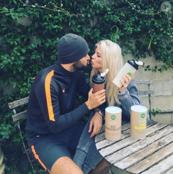 Jessica et Nikola des "Marseillais" font un placement de produit en couple, sur Instagram, octobre 2016