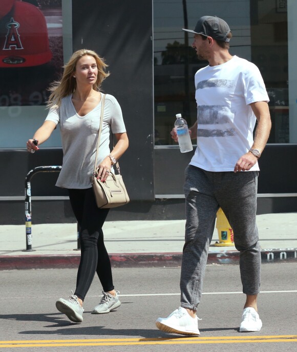 Exclusif - Steven Gerrard et sa femme Alex dans les rues de West Hollywood, le 4 juin 2016. Le couple attend un quatrième enfant pour 2017.