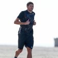 Exclusif - Le footballeur Steven Gerrard fait un footing le long de la plage à Santa Monica le 13 janvier 2016.