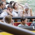 Exclusif - Steven Gerrard avec ses filles Lilly-Ella, Lourdes et Lexie dans un parc d'attractions à Hollywood le 19 août 2015. Le footballeur du LA Galaxy attend avec sa femme un quatrième enfant pour 2017.