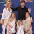  Steven Gerrard avec sa femme Alex et leurs trois filles lors de la cérémonie Nickelodeon Kids' Choice Sports Awards 2015 à Los Angeles le 16 juillet 2015. La famille s'agrandira avec la naissance d'un quatrième enfant en 2017. 