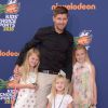 Steven Gerrard avec ses trois filles lors de la cérémonie Nickelodeon Kids' Choice Sports Awards 2015 à Los Angeles le 16 juillet 2015. La famille s'agrandira avec la naissance d'un quatrième enfant en 2017.