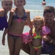 Steven et Alex Gerrard, déjà parents de trois filles, attendant un quatrième enfant pour 2017. capture d'écran du compte Twitter d'Alex Gerrard.