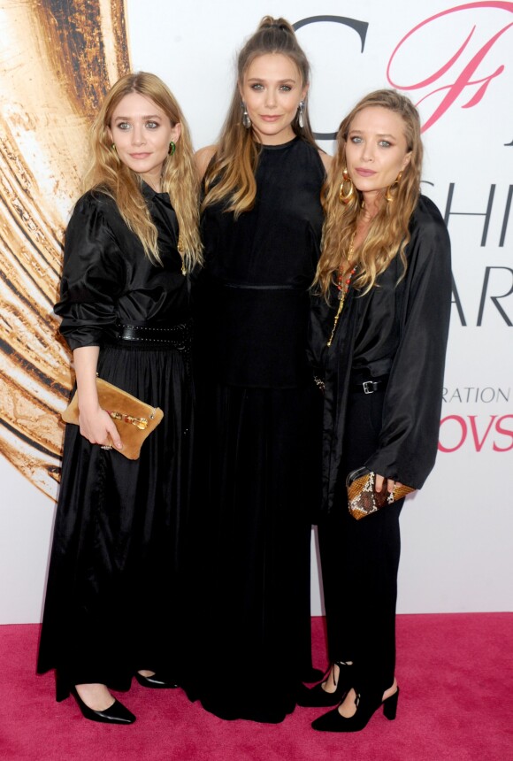 Les soeurs Ashley Olsen, Elizabeth Olsen et Mary-Kate Olsen lors des CFDA Fashion Awards 2016 à New York, le 6 juin 2016.