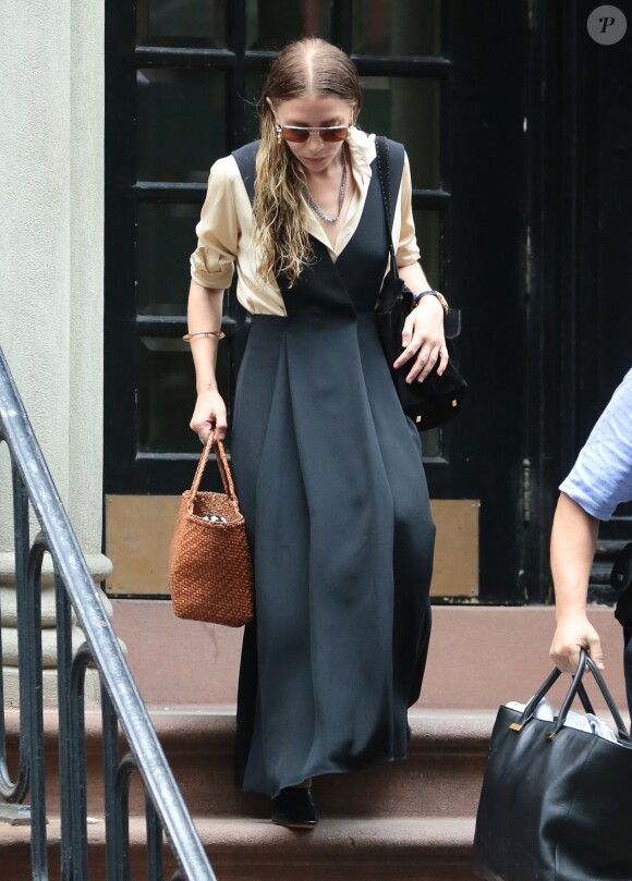 Ashley Olsen quitte son appartement de New York le 30 juillet 2015.