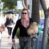 Exclusif - Mickey Rourke dans un look improbable se balade avec son chien dans Los Angeles, Californie, Etats-Unis, le 22 octobre 2016.