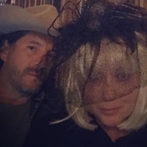 Shannen Doherty avec son mari Kurt Iswarienko fêtant Halloween (octobre 2016).