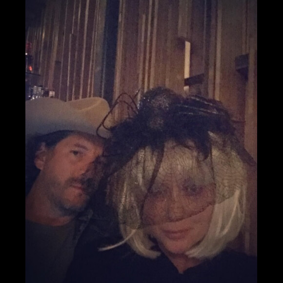 Shannen Doherty avec son mari Kurt Iswarienko fêtant Halloween (octobre 2016).