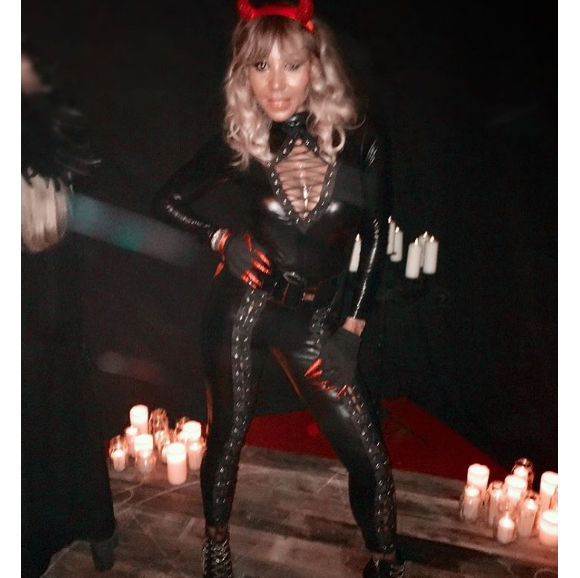 Cathy Guetta torride pour fêter Halloween au club Bolton à Londres. Photo publiée sur Instagram le 31 octobre 2016