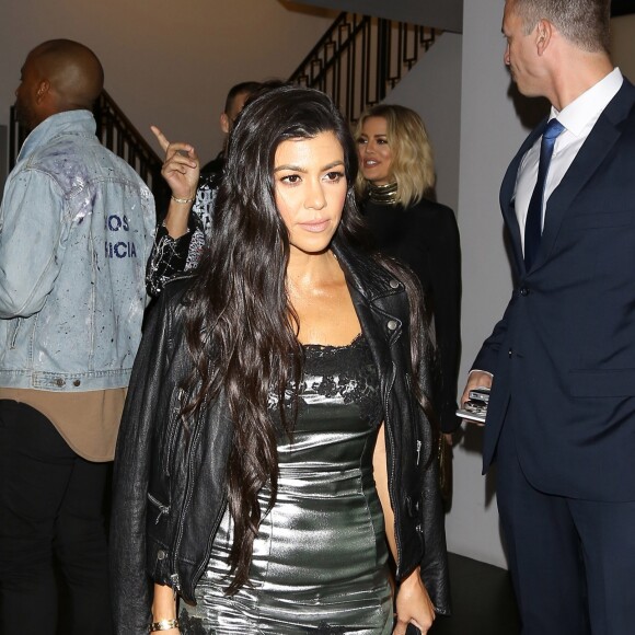 Kourtney et Khloé Kardashian arrivant au club Catch LA à West Hollywood pour les 21 ans de Kendall Jenner le 2 novembre 2016 à Los Angeles
