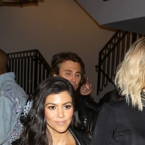 Kourtney et Khloé Kardashian arrivant au club Catch LA à West Hollywood pour les 21 ans de Kendall Jenner le 2 novembre 2016 à Los Angeles