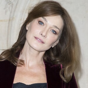 Carla Bruni-Sarkozy assiste au défilé de mode "Christian Dior", collection prêt-à-porter Printemps-Eté 2017 à Paris, le 30 septembre 2016.