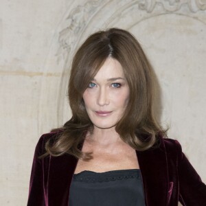 Carla Bruni-Sarkozy assiste au défilé de mode "Christian Dior", collection prêt-à-porter Printemps-Eté 2017 à Paris, le 30 septembre 2016.