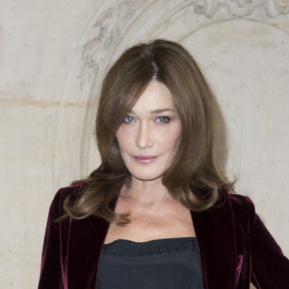 Carla Bruni-Sarkozy assiste au défilé de mode "Christian Dior", collection prêt-à-porter Printemps-Eté 2017 à Paris, le 30 septembre 2016.
