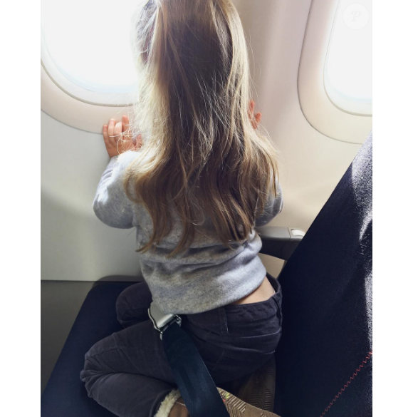Giulia, la fille de Carla Bruni-Sarkozy et Nicolas Sarkozy rentre de vacances le 1er novembre 2016.