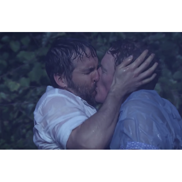 Ryan Reynolds embrasse Conan O'Brien. (capture d'écran)