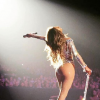 Jennifer Lopez particulièrement sexy sur scène.