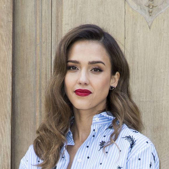 Jessica Alba - People au défilé de mode "Valentino", collection prêt-à-porter Printemps-Eté 2017 à Paris, le 2 octobre 2016.