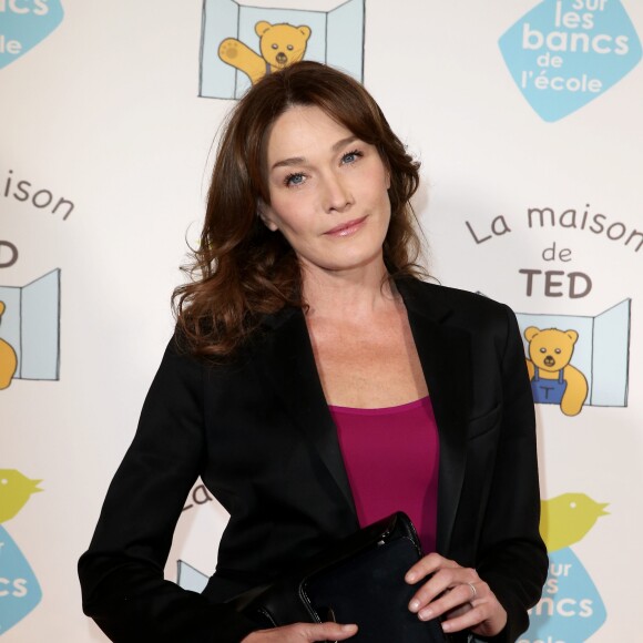 Carla Bruni-Sarkozy - Soirée au profit de l'association "Sur les Bancs de l'Ecole" au Pavillon Gabriel à Paris le 7 novembre 2016. Les chefs et les artistes se mobilisent à la faveur de l'autisme lors de la 6ème édition de l'Autism Charity Gala. © Dominique Jacovides/Bestimage  6th edition of the Autism Charity Gala in Paris November 7, 2016.07/11/2016 - Paris