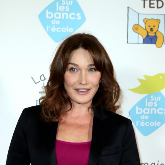 Carla Bruni-Sarkozy - Soirée au profit de l'association "Sur les Bancs de l'Ecole" au Pavillon Gabriel à Paris le 7 novembre 2016. Les chefs et les artistes se mobilisent à la faveur de l'autisme lors de la 6ème édition de l'Autism Charity Gala. © Dominique Jacovides/Bestimage  6th edition of the Autism Charity Gala in Paris November 7, 2016.07/11/2016 - Paris