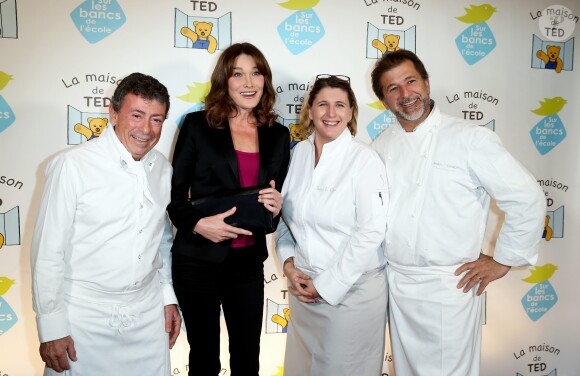Christian Constant, Carla Bruni-Sarkozy, Stéphanie Le Quellec, Jean-Pierre Biffi - Soirée au profit de l'association "Sur les Bancs de l'Ecole" au Pavillon Gabriel à Paris le 7 novembre 2016. Les chefs et les artistes se mobilisent à la faveur de l'autisme lors de la 6ème édition de l'Autism Charity Gala. © Dominique Jacovides/Bestimage 6th edition of the Autism Charity Gala in Paris November 7, 2016.07/11/2016 - Paris