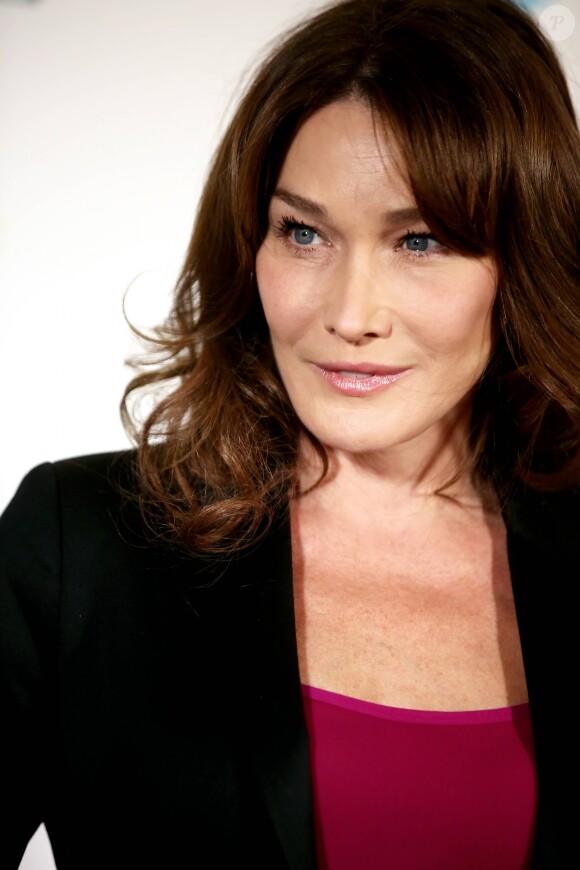 Carla Bruni-Sarkozy - Soirée au profit de l'association "Sur les Bancs de l'Ecole" au Pavillon Gabriel à Paris le 7 novembre 2016. Les chefs et les artistes se mobilisent à la faveur de l'autisme lors de la 6ème édition de l'Autism Charity Gala. © Dominique Jacovides/Bestimage  6th edition of the Autism Charity Gala in Paris November 7, 2016.07/11/2016 - Paris