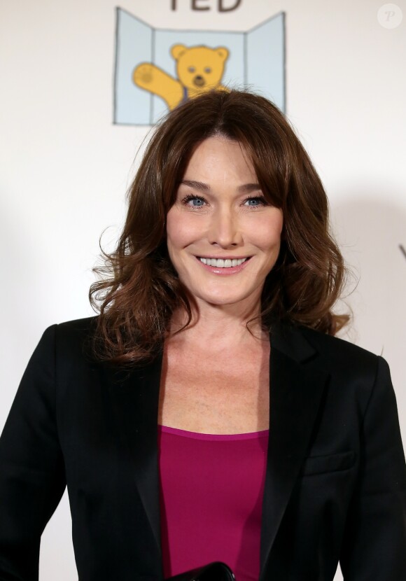 Carla Bruni-Sarkozy - Soirée au profit de l'association "Sur les Bancs de l'Ecole" au Pavillon Gabriel à Paris le 7 novembre 2016. Les chefs et les artistes se mobilisent à la faveur de l'autisme lors de la 6ème édition de l'Autism Charity Gala. © Dominique Jacovides/Bestimage  6th edition of the Autism Charity Gala in Paris November 7, 2016.07/11/2016 - Paris