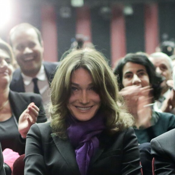 Nicolas Sarkozy, sa femme Carla Bruni-Sarkozy et Patrick Ollier - Nicolas Sarkozy, ancien président de la République, président du parti Les Républicains et candidat à la primaire de la droite (Les Républicains LR) lors d'une réunion lors d'une réunion publique au théâtre de Neuilly-sur-Seine, France, le 7 novembre 2016. © Stéphane Lemouton/Bestimage