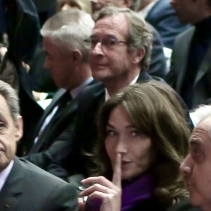 Nicolas Sarkozy, sa femme Carla Bruni-Sarkozy et Patrick Ollier - Nicolas Sarkozy, ancien président de la République, président du parti Les Républicains et candidat à la primaire de la droite (Les Républicains LR) lors d'une réunion lors d'une réunion publique au théâtre de Neuilly-sur-Seine, France, le 7 novembre 2016. © Stéphane Lemouton/Bestimage