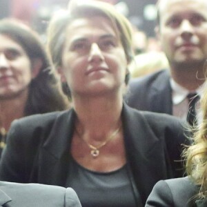 Nicolas Sarkozy, sa femme Carla Bruni-Sarkozy et Patrick Ollier - Nicolas Sarkozy, ancien président de la République, président du parti Les Républicains et candidat à la primaire de la droite (Les Républicains LR) lors d'une réunion lors d'une réunion publique au théâtre de Neuilly-sur-Seine, France, le 7 novembre 2016. © Stéphane Lemouton/Bestimage