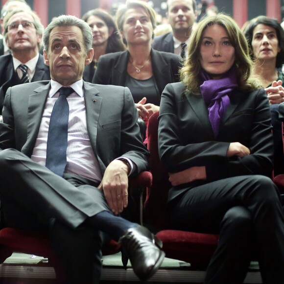 Nicolas Sarkozy, sa femme Carla Bruni-Sarkozy et Patrick Ollier - Nicolas Sarkozy, ancien président de la République, président du parti Les Républicains et candidat à la primaire de la droite (Les Républicains LR) lors d'une réunion lors d'une réunion publique au théâtre de Neuilly-sur-Seine, France, le 7 novembre 2016. © Stéphane Lemouton/Bestimage